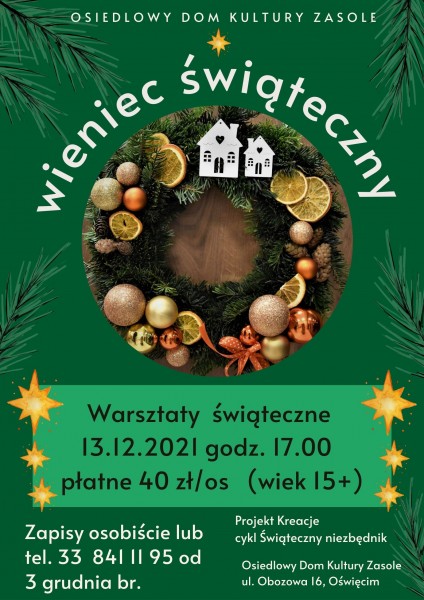 Plakat w kolorze zieleni, pośrodku zdjęcie przyozdobionego świątecznego stroika, w szyszki bombki, plastry cytryny i wstązki